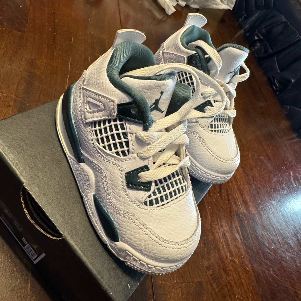 Jordan Kids Sneakers in White and Green
